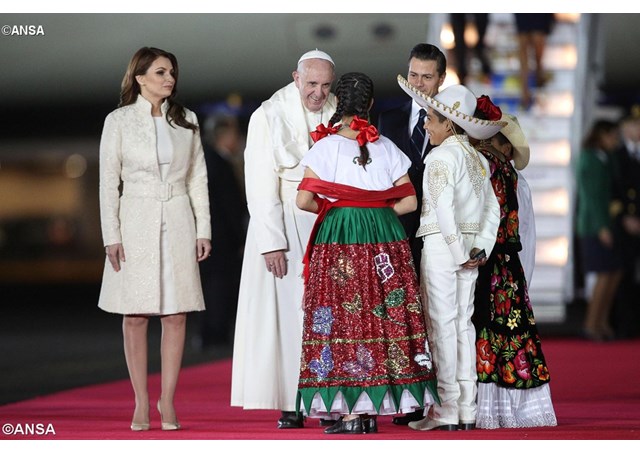 Tiếp đón Đức Thánh Cha tại Mexico