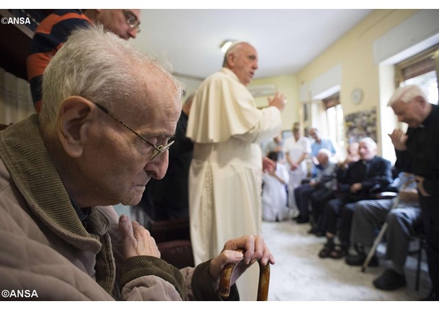 Đức Thánh Cha viếng thăm hai cộng đoàn linh mục ở Roma