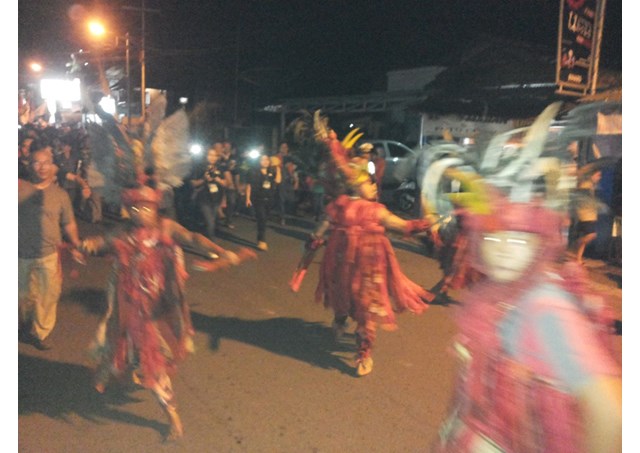Múa tiếp đón khách tại ngày Giới trẻ Indonesia